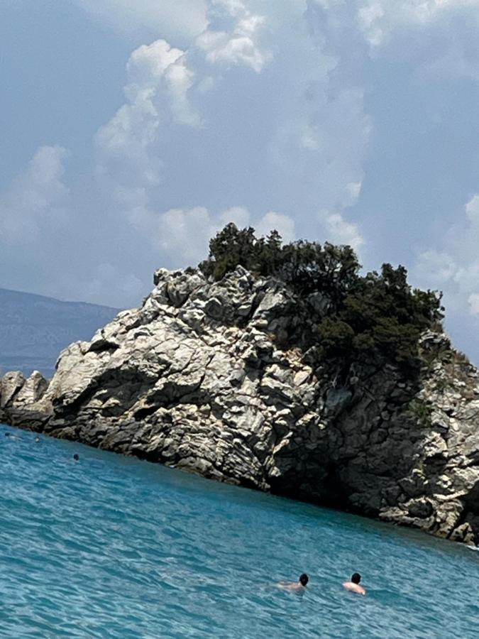 Riviera Rooms Sarande Bagian luar foto